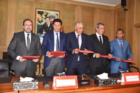 السيد رئيس جهة الشرق يوقع اتفاقية شراكة مع الخطوط الملكية المغربية لربط مطارات الجهة بمطار الدار البيضاء