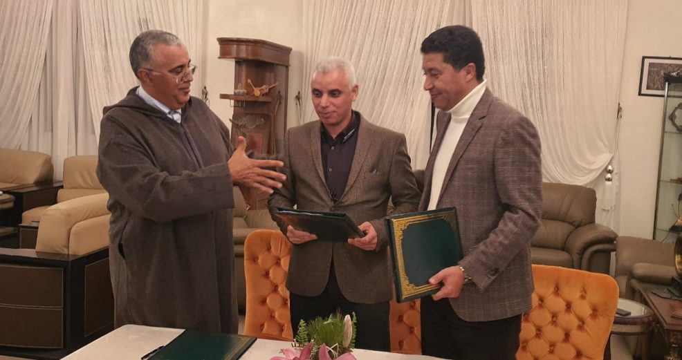 توقيع اتفاقية شراكة بين السيد عبد النبي بعوي رئيس مجلس جهة الشرق والسيد  خالد آيت الطالب وزير الصحة.