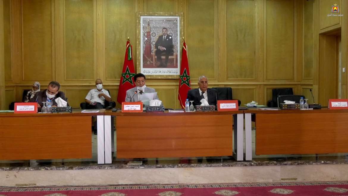 فيديو / مجلس جهة الشرق يتدارس التداعيات الاقتصادية والاجتماعية لجائحة كورونا –كوفيد 19- على الجهة