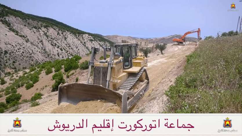 فيديو / آليات مجلس الجهة تواصل عملية فك العزلة بدواوير جماعة اتروكوت إقليم الدريوش